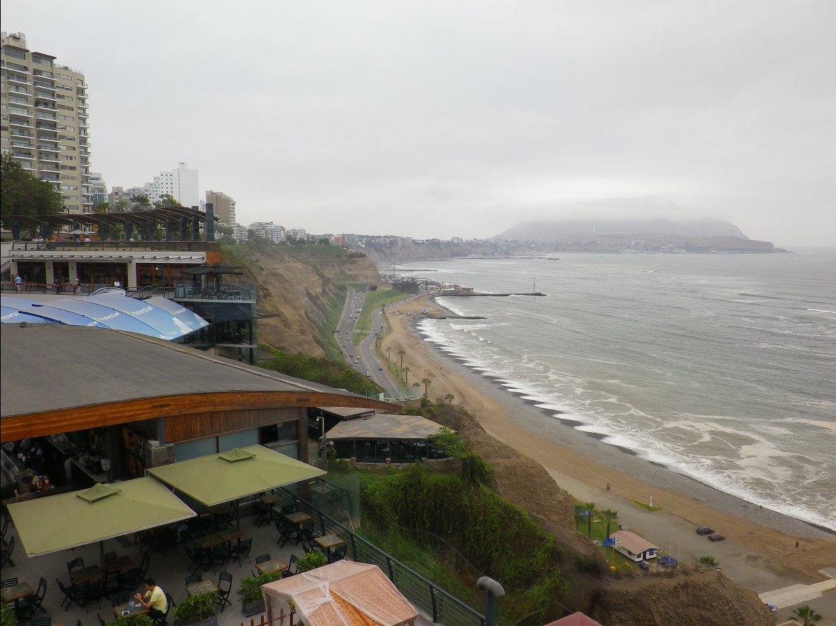 Larco Mar04